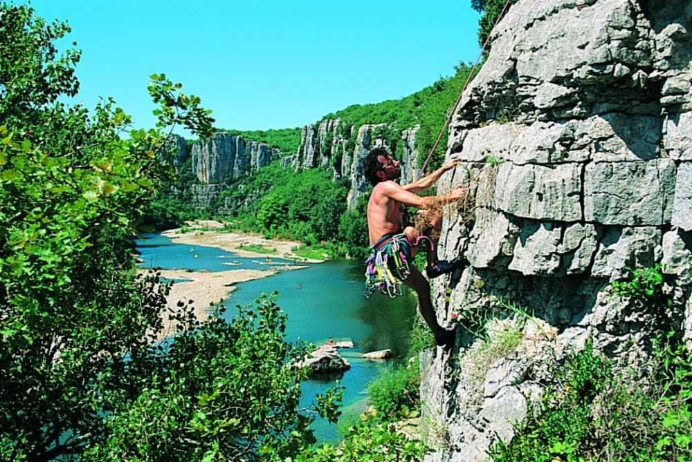 Hebergements Des Posas Sampzon Exterior photo